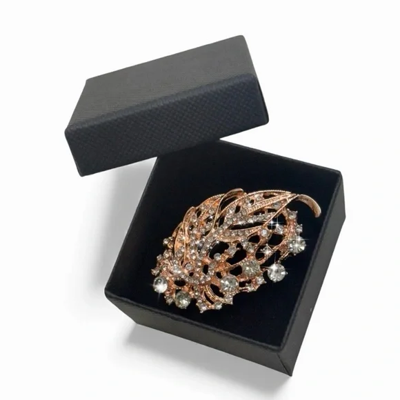 Elegant Gold Leaf Brooch with stones in a black jewelry box NWT - Picture 6 of 6